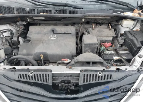 2012 Toyota Sienna Le V6 8 Passenger z USA, uszkodzony, nr VIN 5TDKK3DC5CS206053